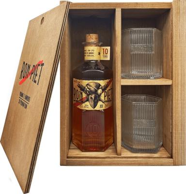 Ron Piet XO Small Batch Hamburg Distilling Company Giftbox with Glasses 10yo 40% 500ml