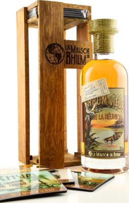 La Maison du Rhum 2011 De La Reunion Rhum Wooden box 6yo 45% 700ml