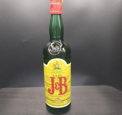 J&B Rare A Blend of the Finest Old Scotch Whiskies 40% 700ml